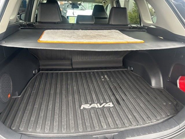 Used 2025 Toyota RAV4 XLE Premium image 9