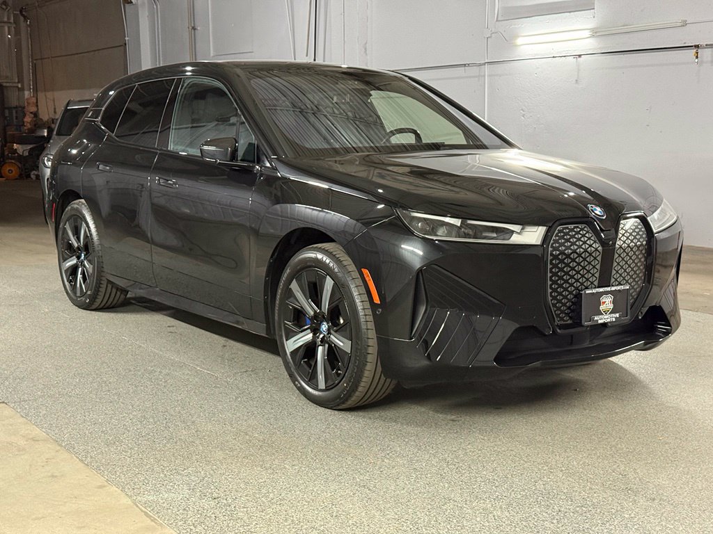 Used 2023 BMW iX xDrive50 w/ Sport Package AWD/4WD image 4