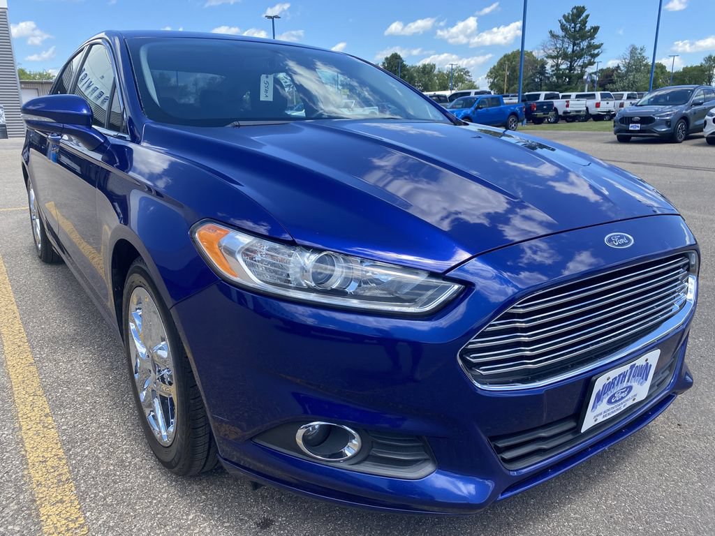 Used 2016 Ford Fusion SE w/ Equipment Group 202A FWD image 4