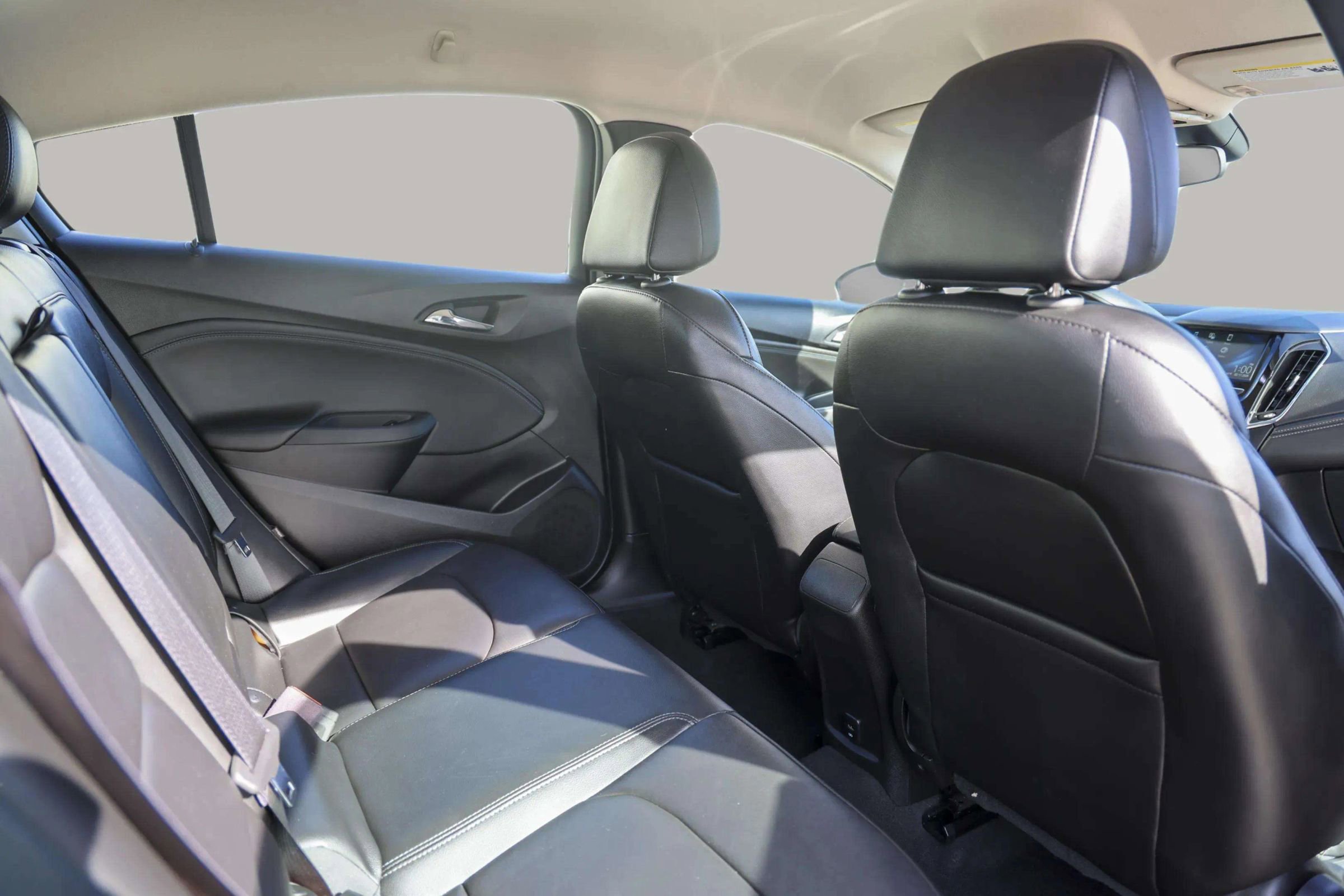 Used 2017 Chevrolet Cruze Premier image 31