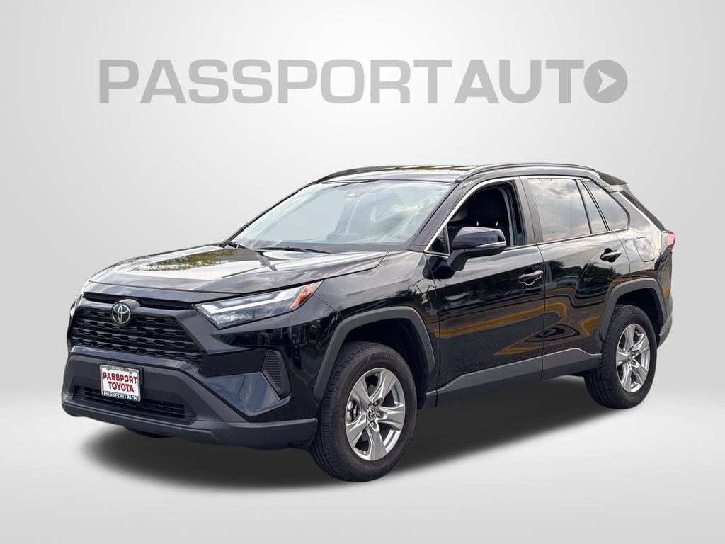 Used 2025 Toyota RAV4 XLE AWD/4WD image 1