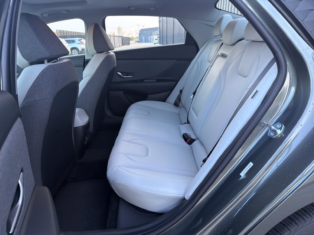 New 2026 Hyundai Elantra SEL Sport FWD image 19