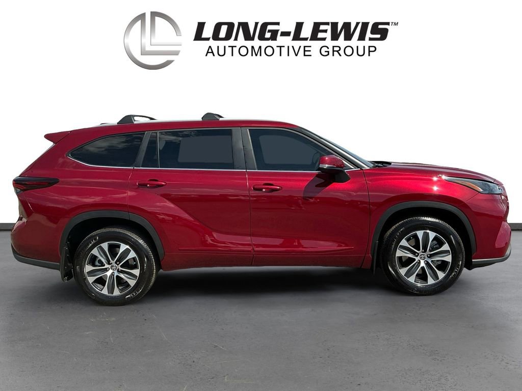 Used 2025 Toyota Highlander XLE AWD/4WD image 8