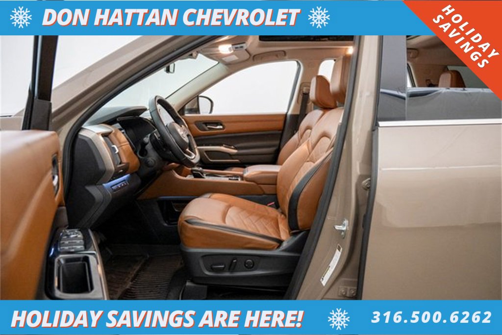 Used 2023 Nissan Pathfinder Platinum w/ Cargo Package image 5