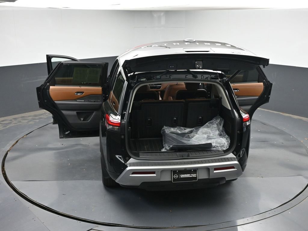 Used 2024 Nissan Pathfinder Platinum FWD image 46
