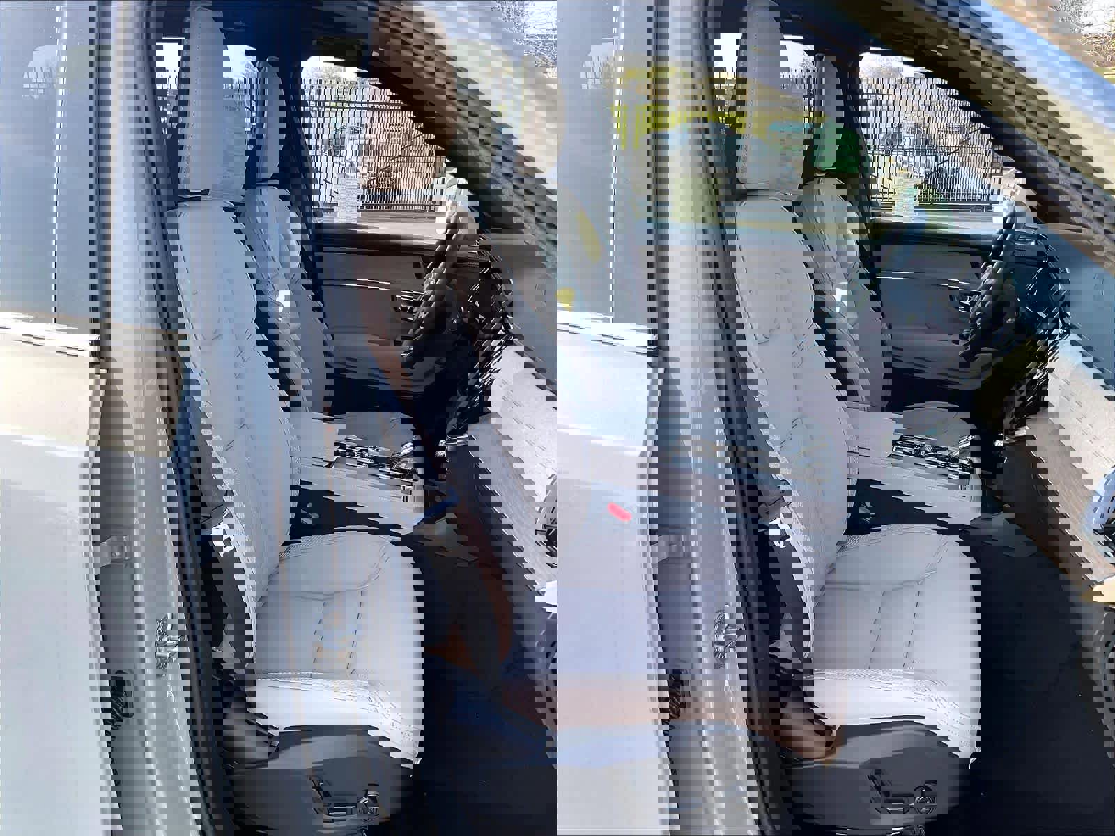 New 2026 Volvo XC90 T8 Plus w/ Protection Package Premier image 32