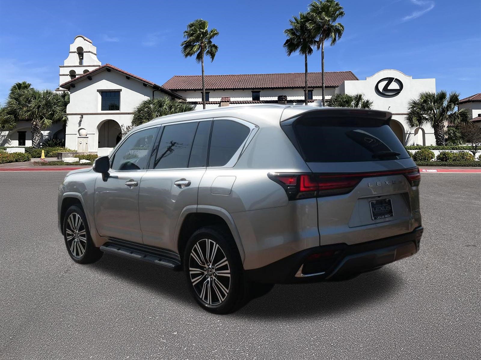 Certified 2024 Lexus LX 600 4WD w/ Luxury Package image 5