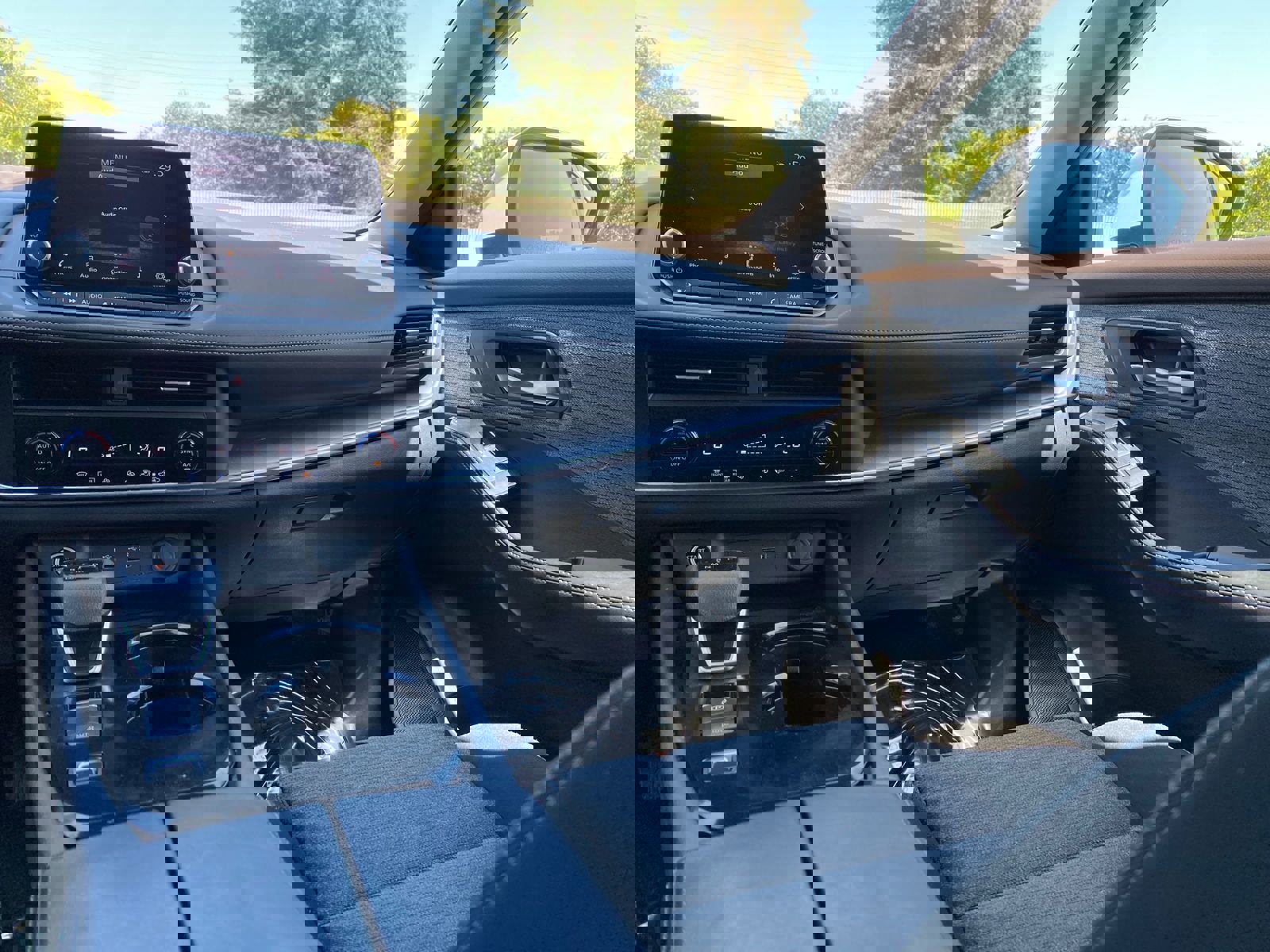 Used 2023 Nissan Rogue SV image 18