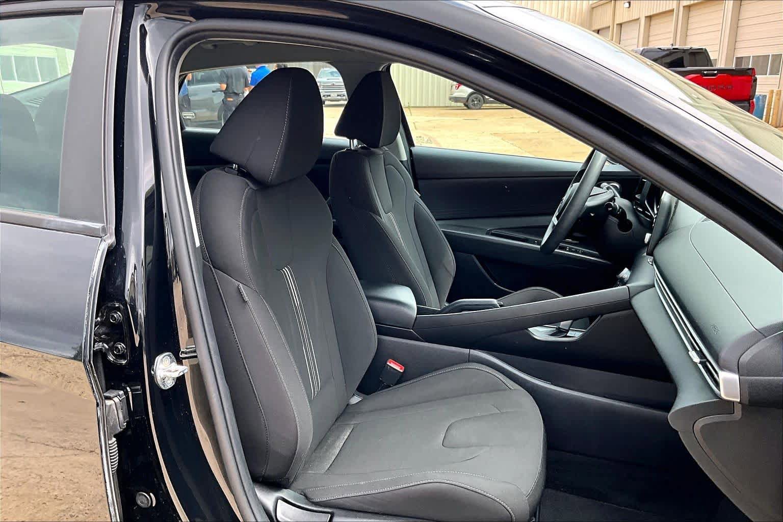 Used 2023 Hyundai Elantra SEL FWD image 9