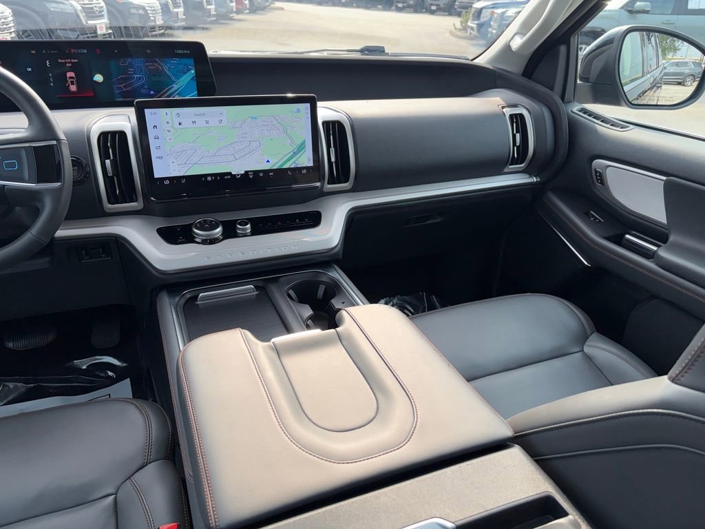 Used 2025 Ford Expedition Active AWD/4WD image 22