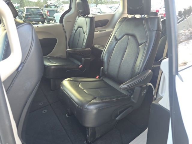 Certified 2024 Chrysler Pacifica Touring-L FWD image 25