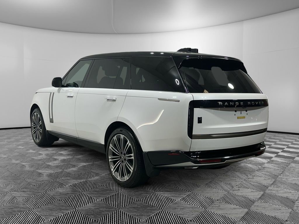 Used 2025 Land Rover Range Rover Long Wheelbase SE AWD/4WD image 3