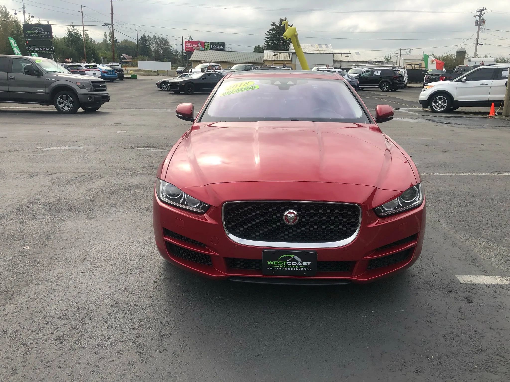 Used 2018 Jaguar XE Premium RWD image 3