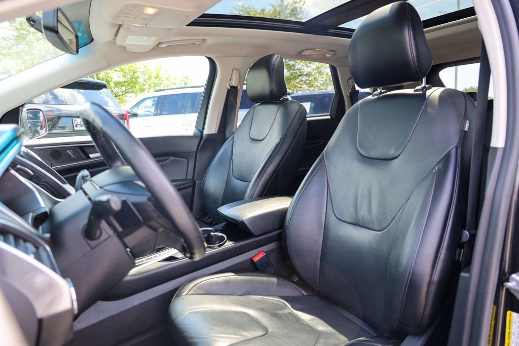 Used 2015 Ford Edge Titanium w/ Equipment Group 301A AWD/4WD image 31