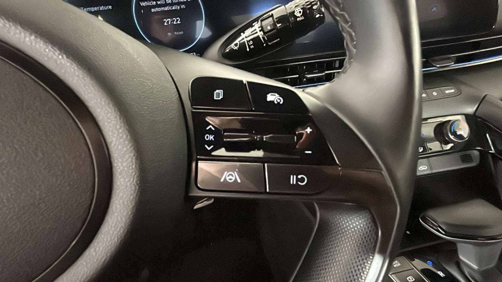 Used 2025 Hyundai Elantra SEL FWD image 20