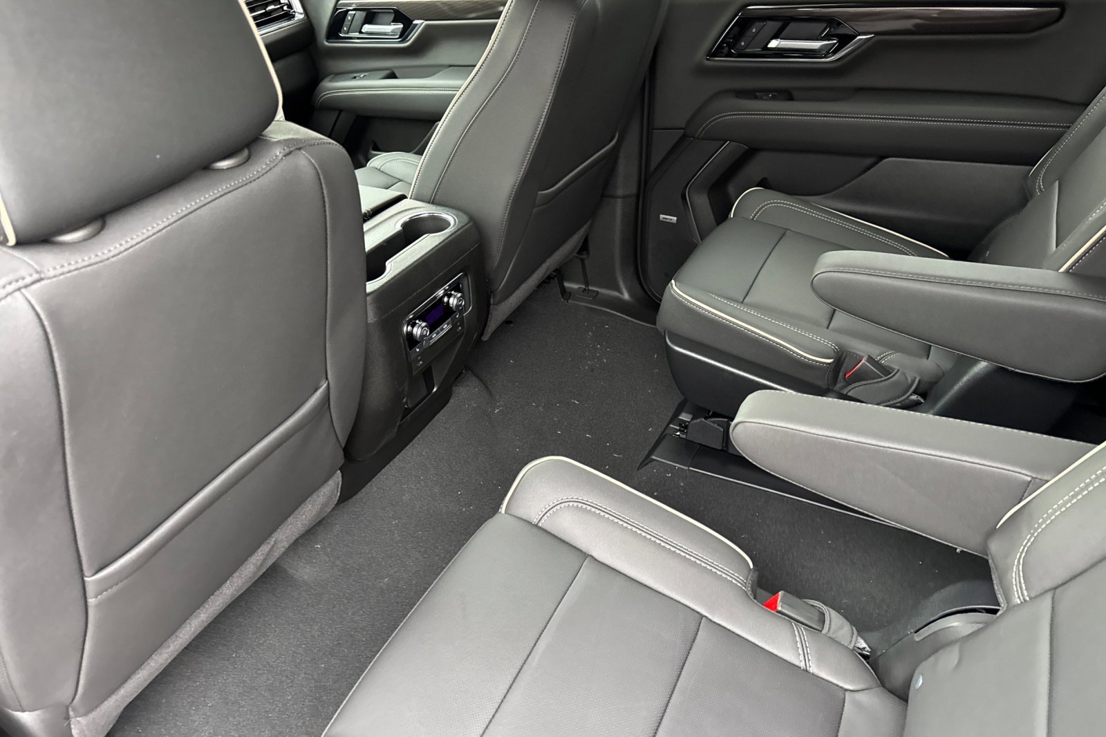 New 2025 GMC Yukon XL Elevation image 12