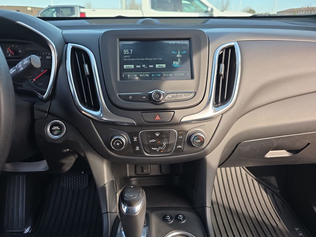 Used 2018 Chevrolet Equinox LT image 19