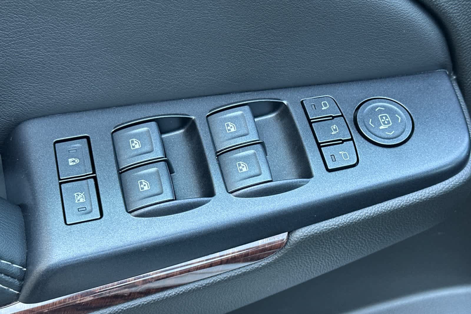 Used 2018 GMC Yukon XL SLT AWD/4WD image 13