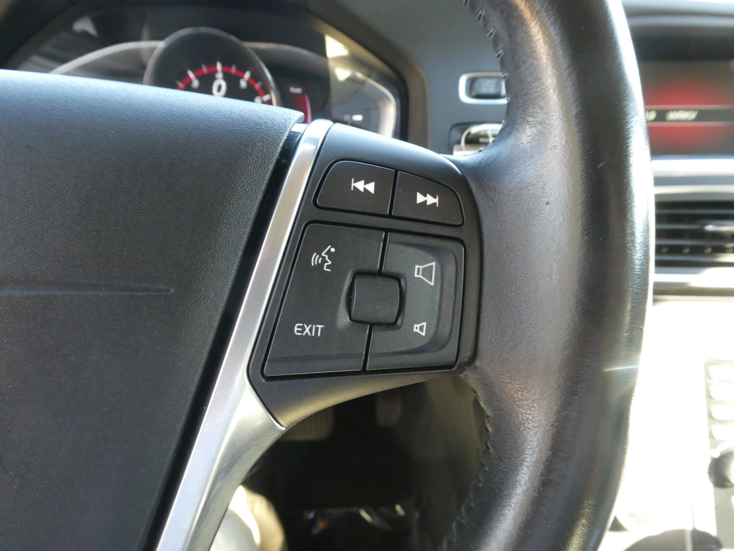 Used 2016 Volvo S60 T5 Premier w/ Convenience Package image 21