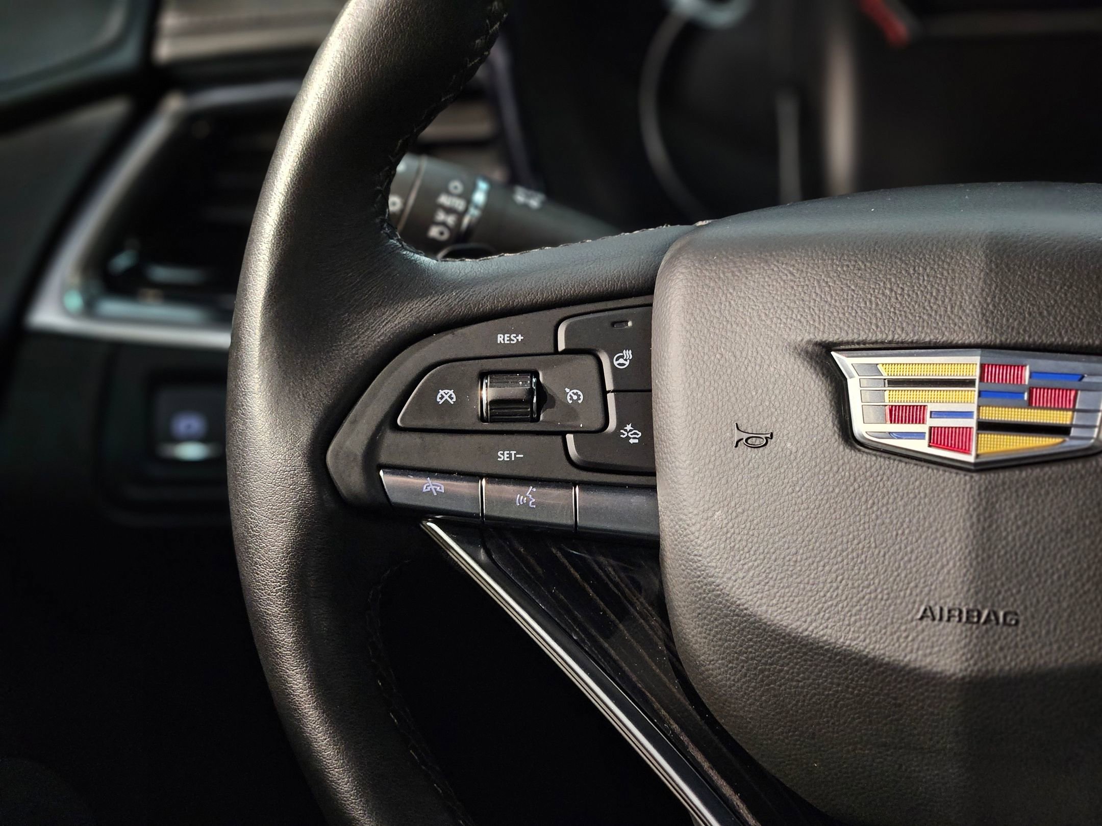 Used 2025 Cadillac XT6 Premium Luxury image 29