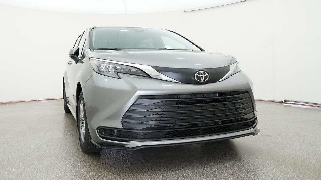 New 2026 Toyota Sienna LE FWD image 33