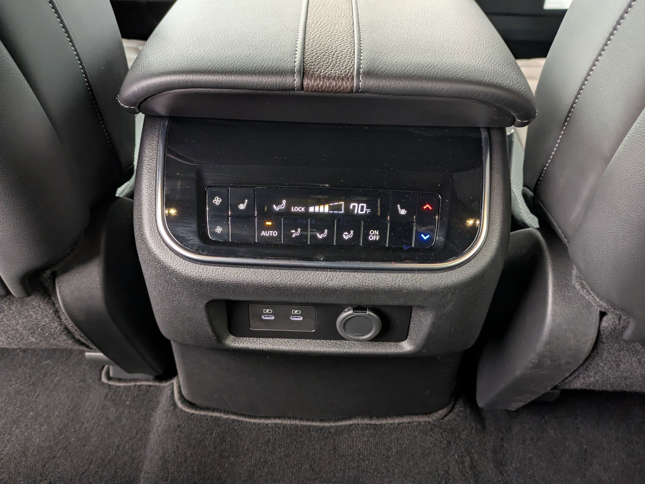 Used 2025 Nissan Armada Platinum Reserve image 11