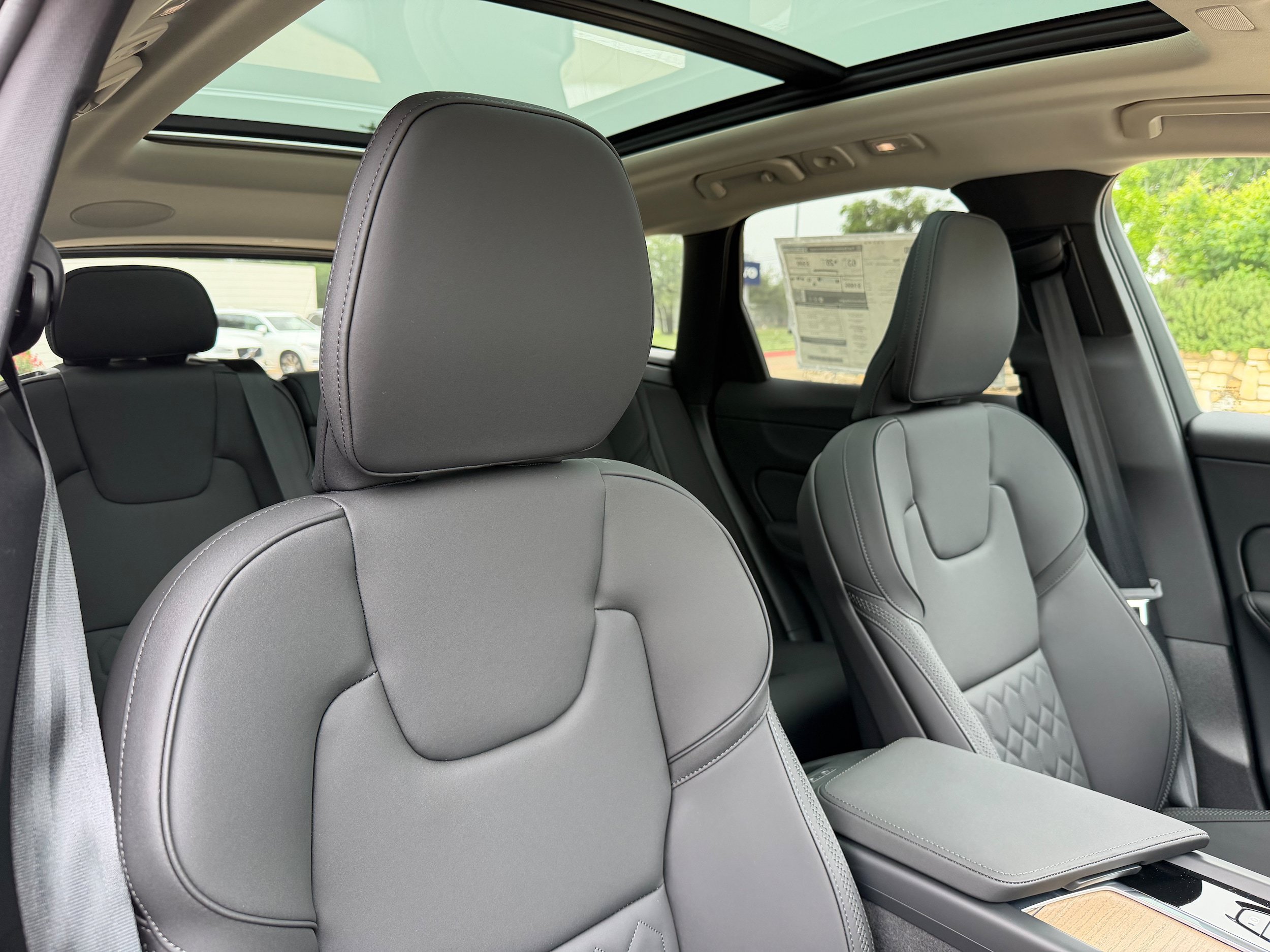 New 2026 Volvo XC60 T8 Plus w/ Protection Package Premier AWD/4WD image 9