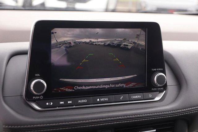 Used 2023 Nissan Rogue SV image 16