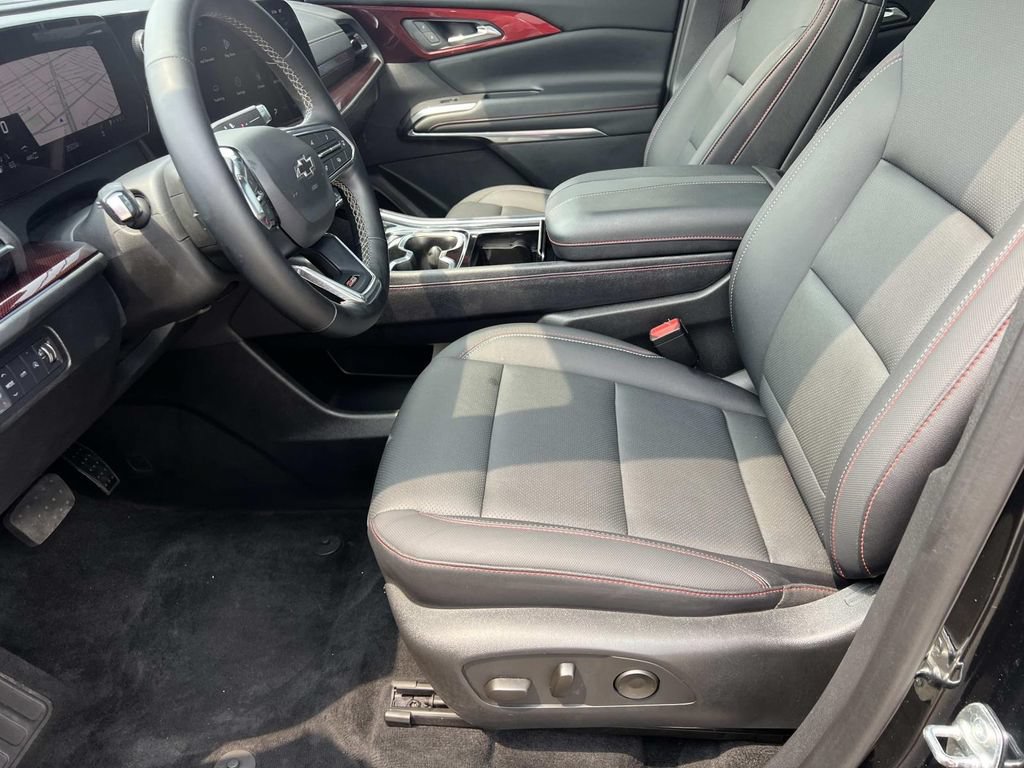 Used 2025 Chevrolet Traverse Z71 AWD/4WD image 16