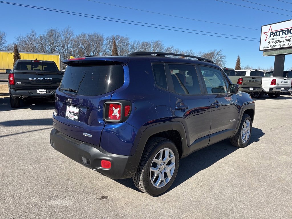 Used 2017 Jeep Renegade Latitude w/ Cold Weather Group image 3
