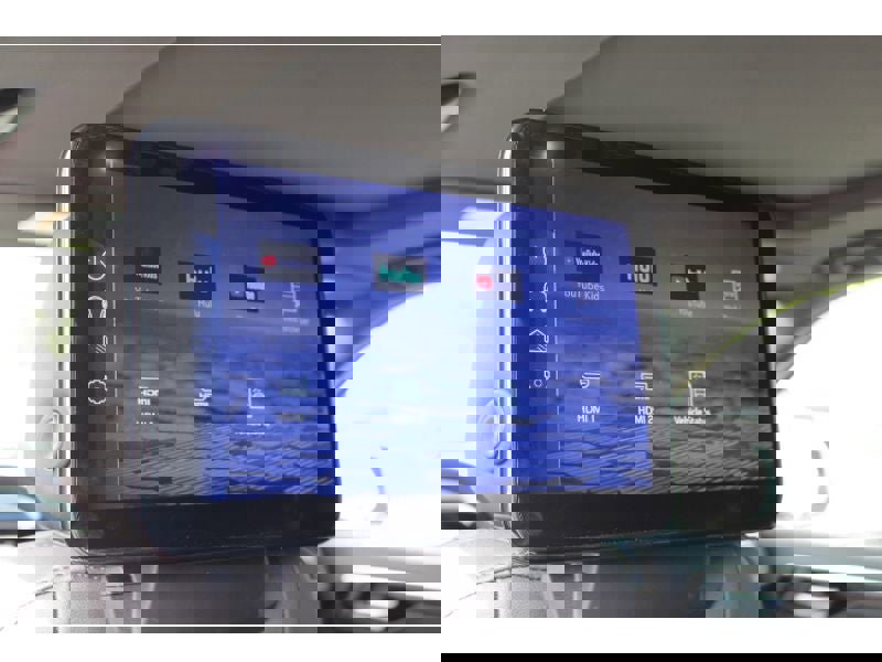 New 2025 Chevrolet Suburban Premier image 19