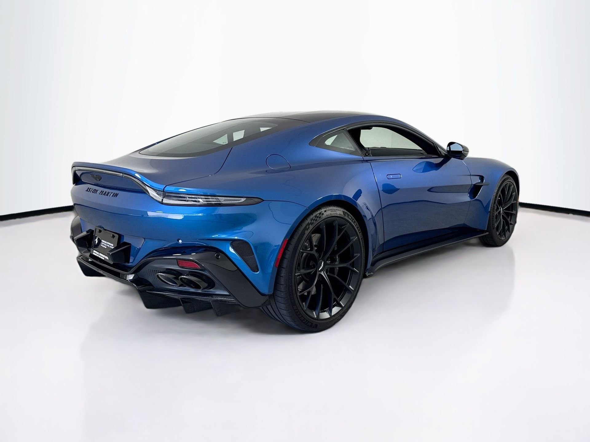 Used 2025 Aston Martin V8 Vantage Coupe image 7