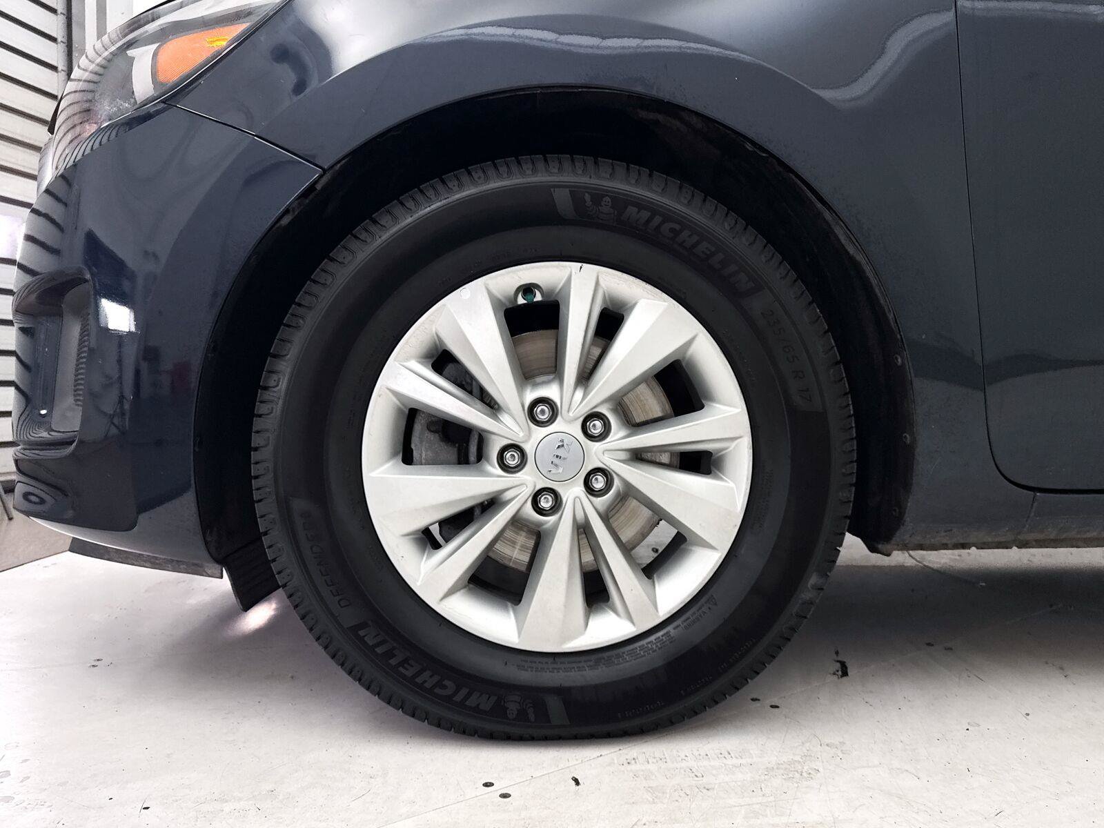 Used 2017 Kia Sedona LX FWD image 4