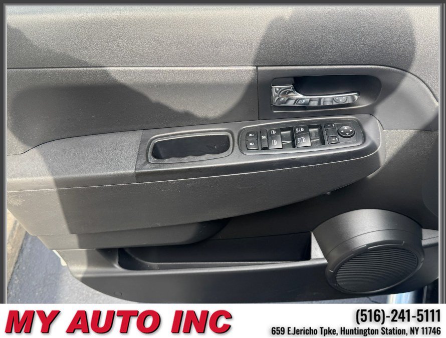 Used 2011 Jeep Liberty Sport AWD/4WD image 21