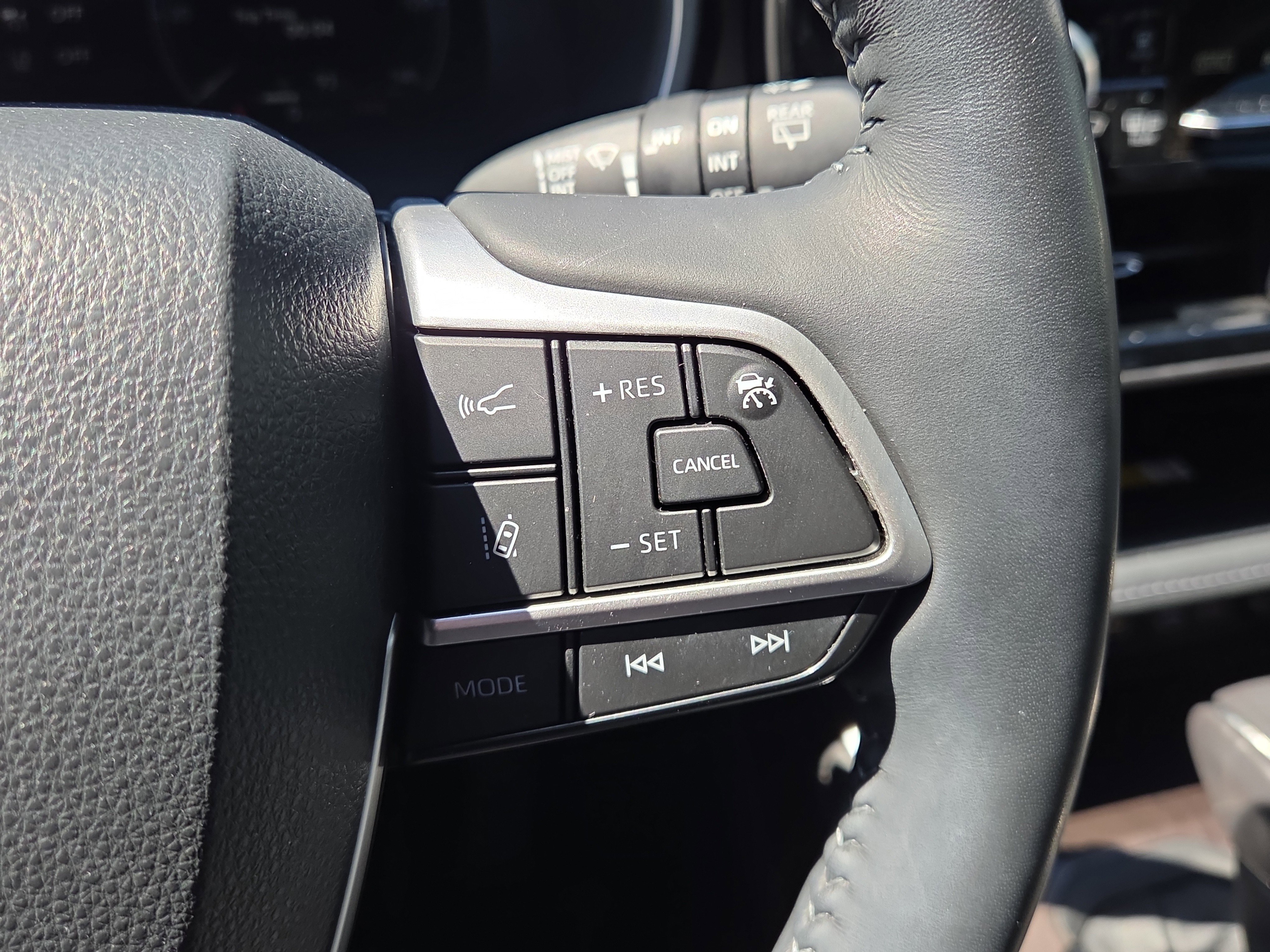 Used 2023 Toyota Highlander Limited image 22