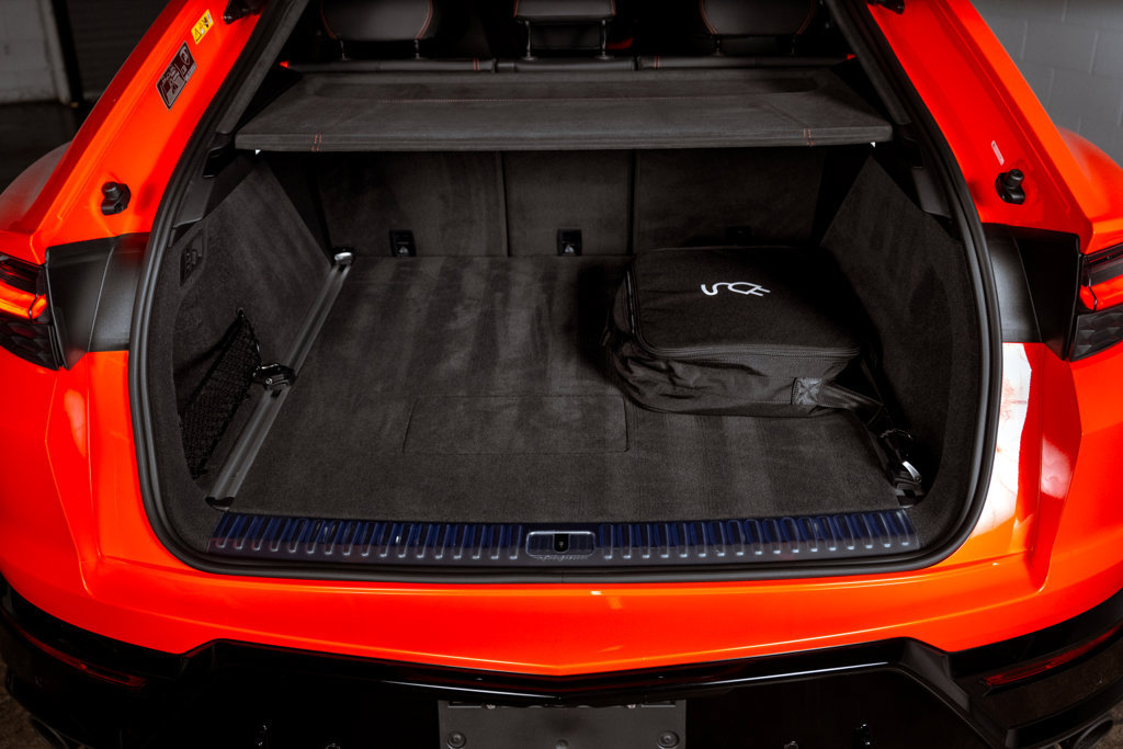 Used 2025 Lamborghini Urus SE AWD/4WD image 42