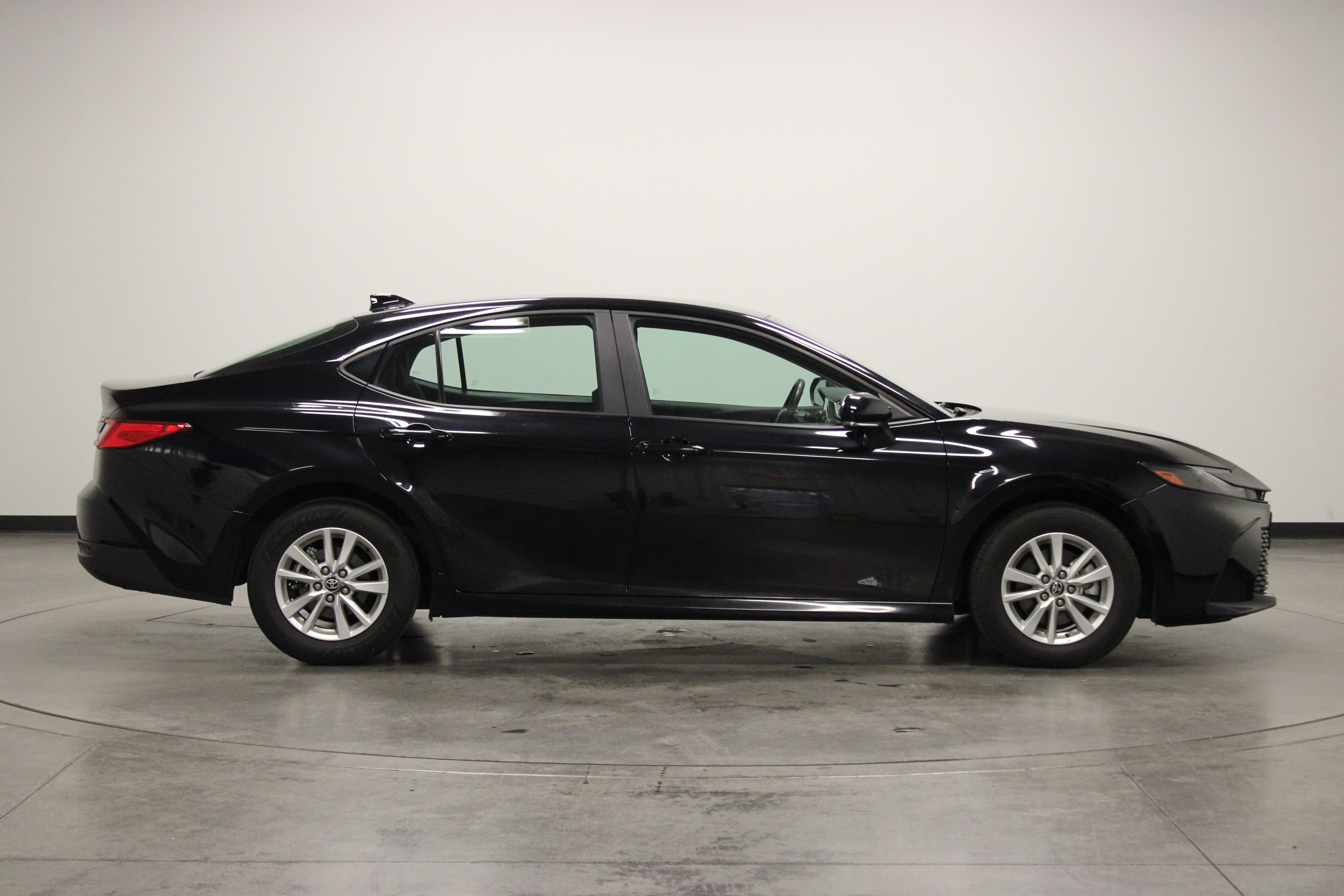 Used 2025 Toyota Camry LE w/ Convenience Package AWD/4WD image 9
