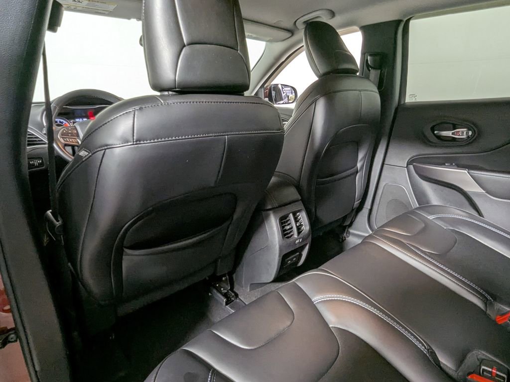 Used 2020 Jeep Cherokee Latitude Plus image 39