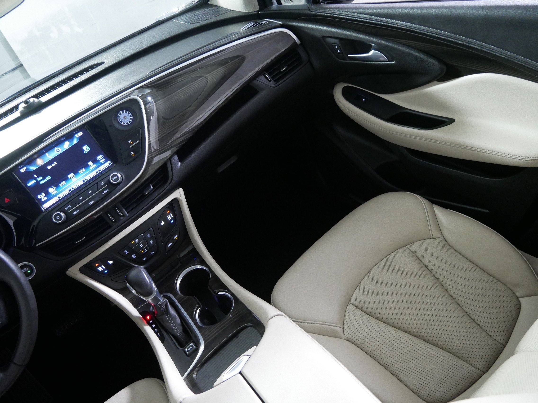 Used 2020 Buick Envision Essence image 11