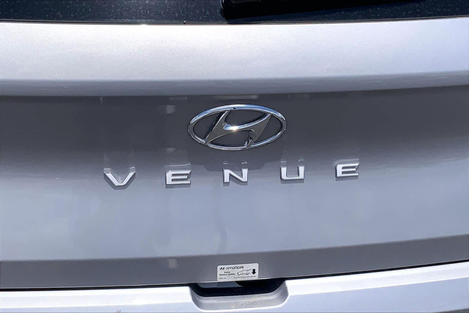 Used 2025 Hyundai Venue SEL FWD image 10