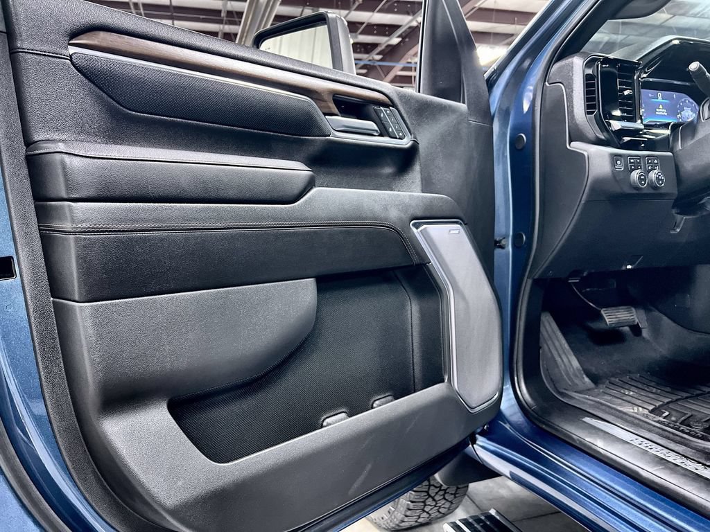 Used 2024 Chevrolet Silverado 2500 High Country w/ Technology Package AWD/4WD image 17