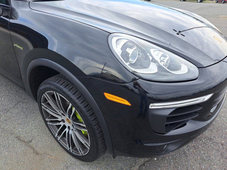 Used 2015 Porsche Cayenne S w/ Premium Package AWD/4WD image 16
