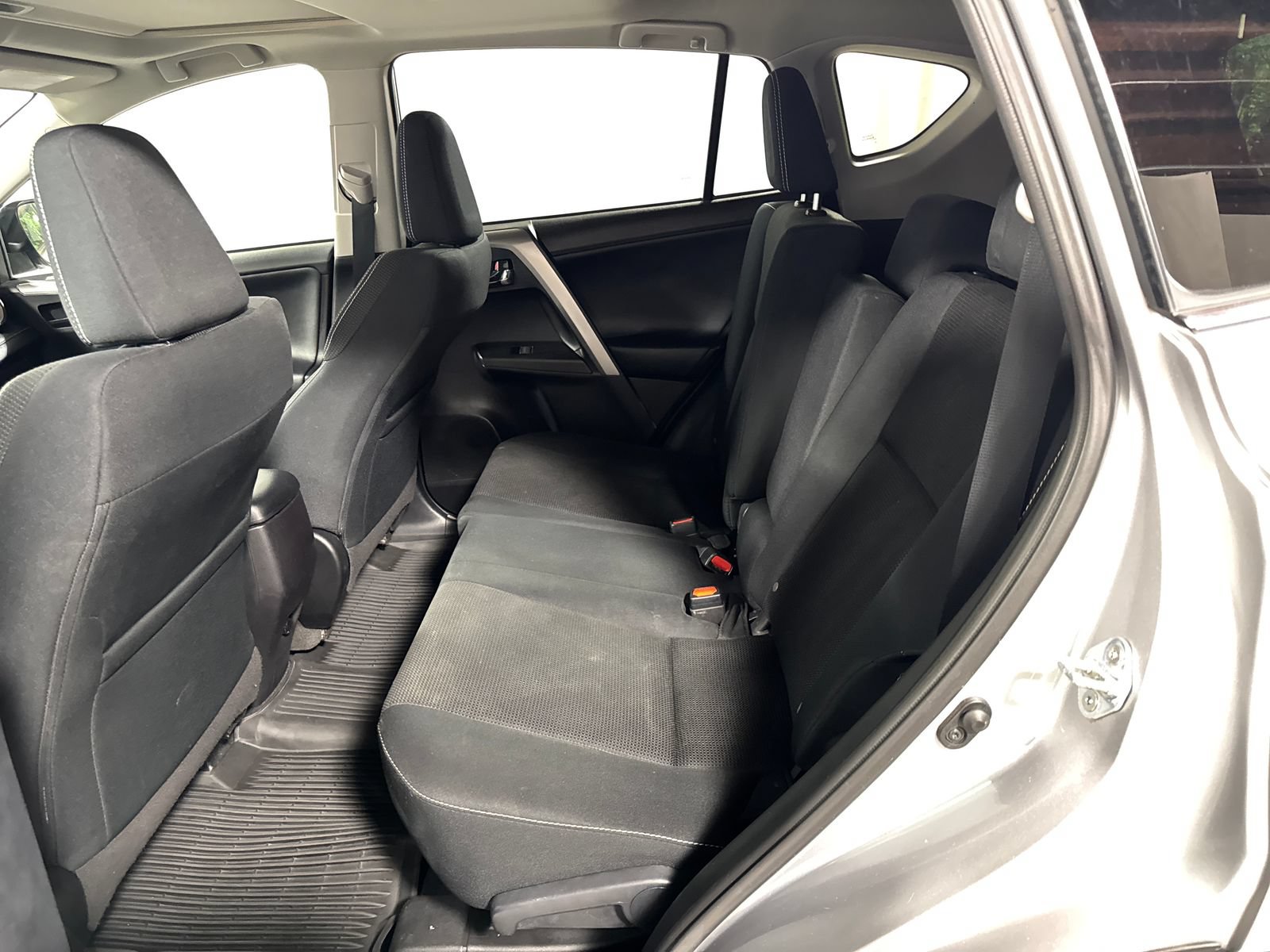 Used 2017 Toyota RAV4 XLE AWD/4WD image 5