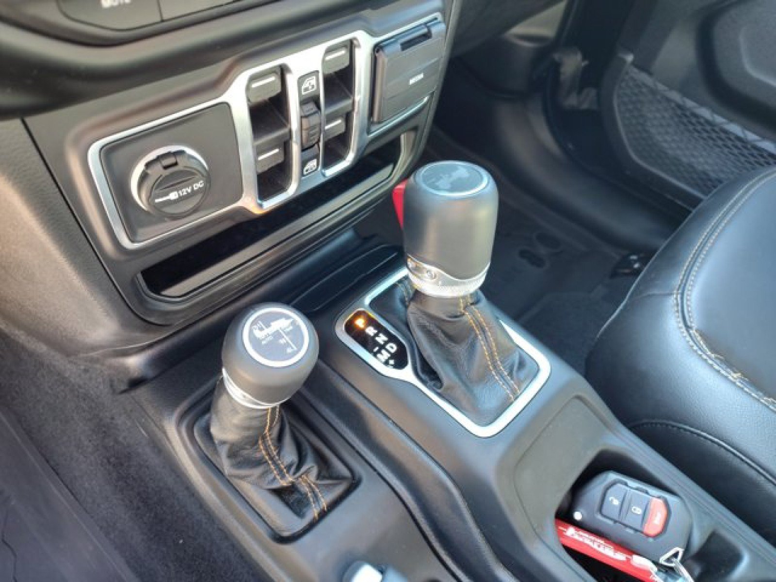 Used 2023 Jeep Wrangler Unlimited Sahara AWD/4WD image 14
