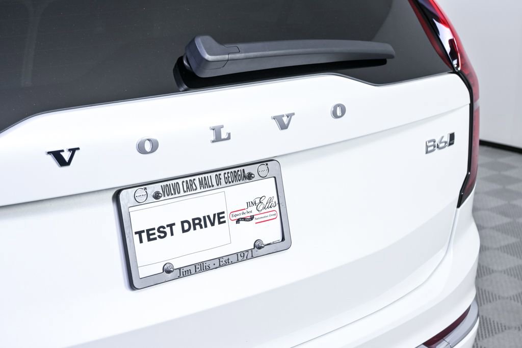 Certified 2025 Volvo XC90 B6 Core w/ Climate Package image 38
