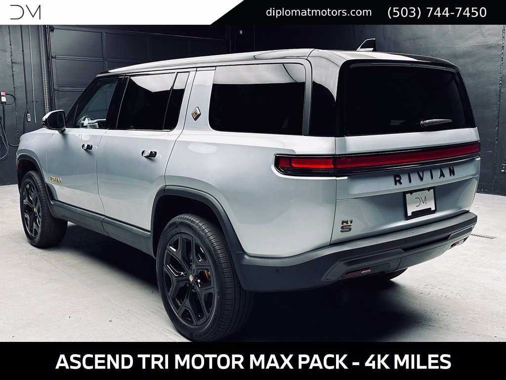 Used 2025 Rivian R1S Premium Dual AWD/4WD image 6