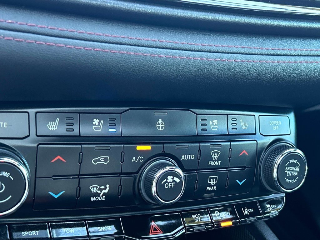 Used 2022 Dodge Durango R/T w/ Tow 'N Go Package AWD/4WD image 32