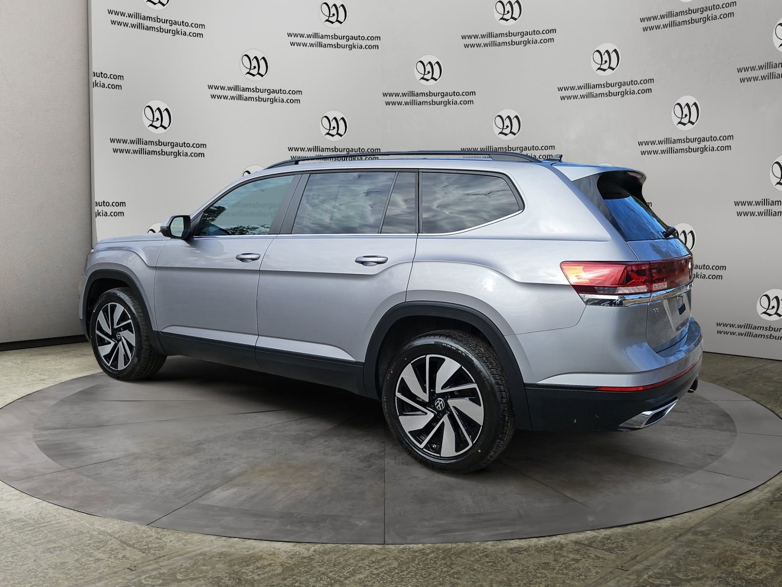 Used 2024 Volkswagen Atlas SE image 3