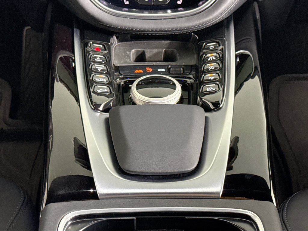 Used 2024 Aston Martin DBX AWD/4WD image 17