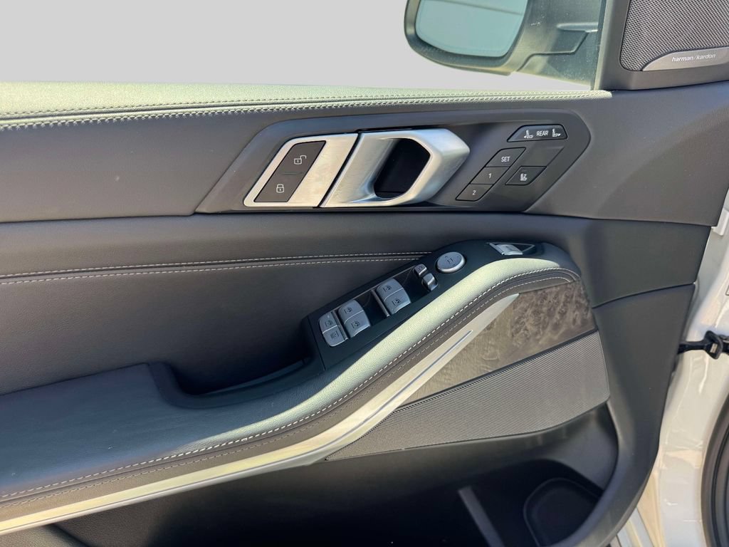 Certified 2024 BMW X7 xDrive40i w/ Premium Package AWD/4WD image 12
